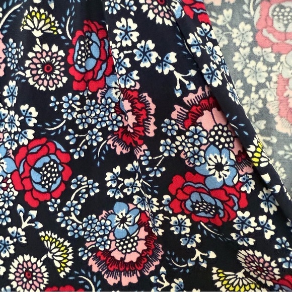 Charter Club Navy Blue Multicolor Floral 3/4 Sleeve V-Neck Blouse size Petite M - Picture 5 of 6